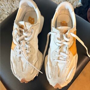 New Balance White and Gold Sneakers 327 size 7.5